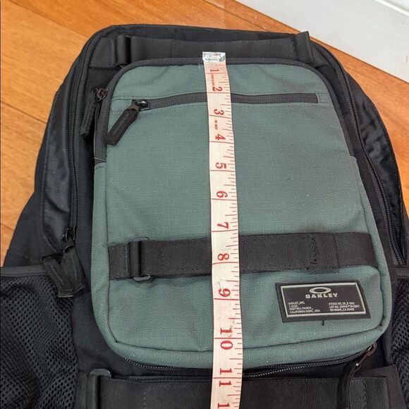 NWT Oakley Multifunctional Hydrolix Smart Backpack detachable crossbody bag - Picture 12 of 16
